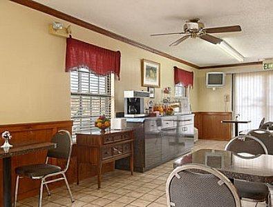 Super 8 By Wyndham Lakeland Экстерьер фото